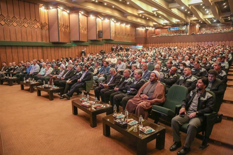 ذوب‌آهن اصفهان یك لشكر جهاد در میدان تولید است