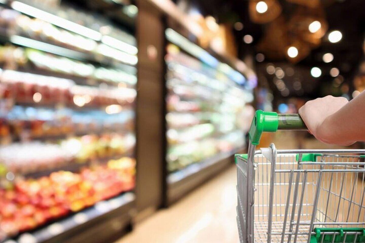 سفره خالی حقوق‌بگیران از برنج، گوشت و میوه، دولت فکر جدی بکند