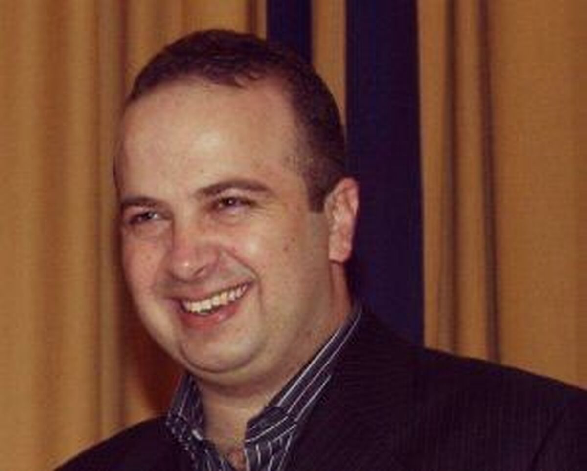 چرا نهادهای نظارتی از طریق پلیس اینترپل برای استرداد علی شفیع‌زاده اقدام نمی‌کند!؟