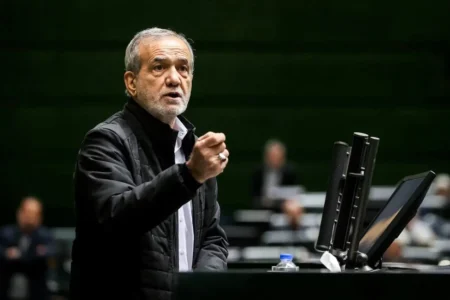 موظفیم مشکل معیشت مردم را حل کنیم/سردار سلیمانی مدافع مظلوم بود