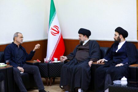 دیدار رئیس‌جمهور با آیت‌الله سید حسن خمینی در سالروز شهادت امام رضا(ع)