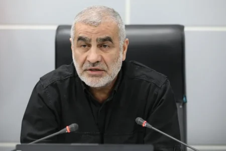 نیکزاد: مسیر تعیین‌شده توسط نیروهای مسلح در تنگه هرمز، تنها مسیر مجاز برای تردد کشتی‌هاست