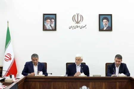 عارف: طرح «مقابله با نفوذ بیگانگان» به فعالیت علمی کشور ضربه می‌زند