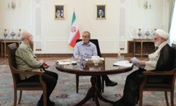 نشست سران قوا به میزبانی پزشکیان با محوریت معیشت و تحولات منطقه برگزار شد