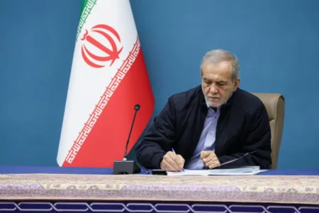 امروز دانشگاهها و جامعه علمی مسئولیتی مهم در مسیر پیشرفت و حل مسائل کشور دارند