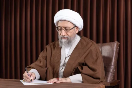 آیت‌الله آملی لاریجانی: دشمن دوباره در دام همان محاسبه غلط افتاد