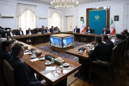 دکتر پزشکیان: توسعه روابط فرهنگی، گردشگری و تجاری با همسایگان ضرورت دارد
