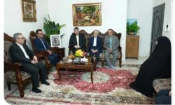 دیدار افشین خانی با خانواده اولین شهید بانک صادرات ایران