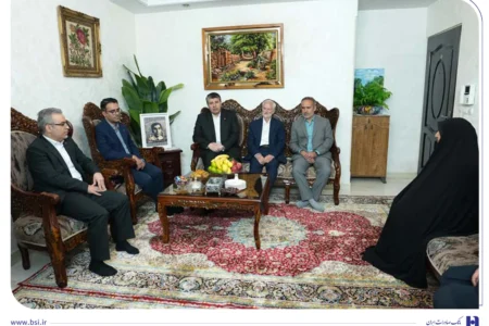 دیدار افشین خانی با خانواده اولین شهید بانک صادرات ایران