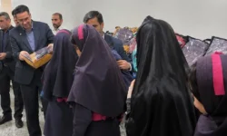 توزیع هزار بسته نوشت افزار میان دانشآموزان نیازمند با حمایت شرکت نفت سپاهان