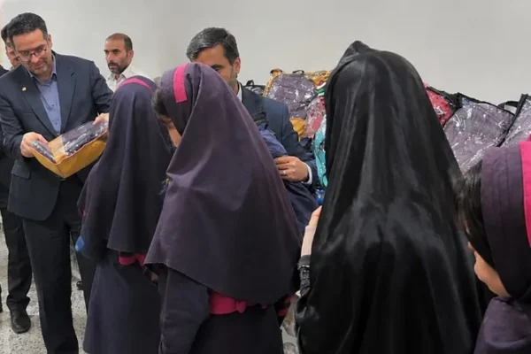 توزیع هزار بسته نوشت افزار میان دانشآموزان نیازمند با حمایت شرکت نفت سپاهان
