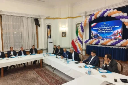 وزیر اقتصاد در جمع تجار ایرانی مقیم مسکو: توسعه روابط با روسیه در اولویت دولت چهاردهم است