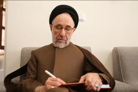 خاتمی خطاب به پزشکیان: کم‌هزینه‌ترین و مؤثرترین مسیر برون‌رفت از بحران را بیابید