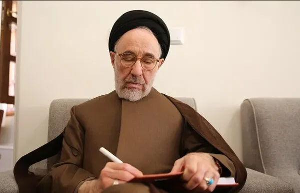 خاتمی خطاب به پزشکیان: کم‌هزینه‌ترین و مؤثرترین مسیر برون‌رفت از بحران را بیابید