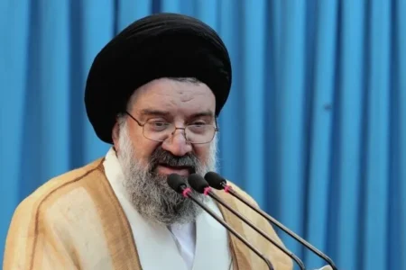 خطیب نماز جمعه تهران: رئیسجمهور کشورمان جواب دندانشکن به ترامپ داد