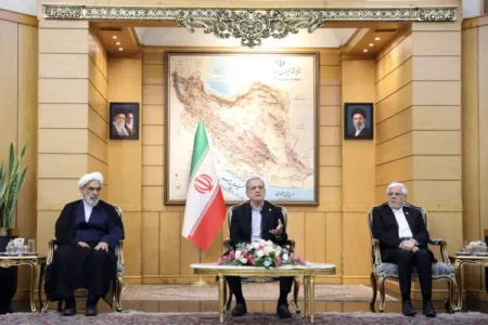 با قدرت از مواضع ایران در مجامع بین‌المللی دفاع خواهیم کرد