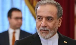 عراقچی: واشنگتن خود را از غل و زنجیر اسرائیل رها کند