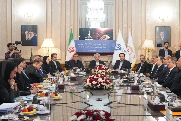 مجمع عمومی سالانه بانک ملی ایران با حضور وزیر اقتصاد برگزار شد