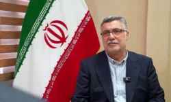 وزیر بهداشت: تامین مواد اولیه دارو با وجود محدودیت‌ها ادامه دارد
