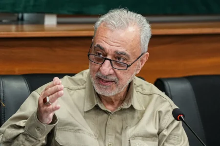 اخلاقی سکاندار وزارت دفاع شد