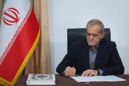 انتصاب «حمید بورد» به سرپرستی وزارت نفت و پذیرش استعفای پاکنژاد