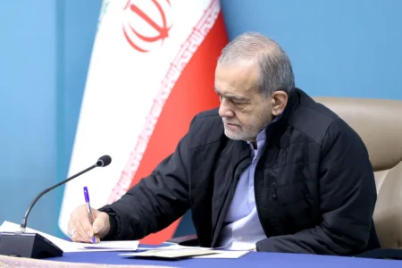 پزشکیان: خاک می‌خوریم اما خاک نمی‌دهیم