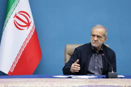 عبور از مشکلات اقتصادی نیازمند همراهی و نقش‌آفرینی کارآفرینان است