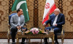 قالیباف در دیدار فرمانده ارتش پاکستان: تهدیدات نظامی تصمیمات راهبردی ایران را تغییر نمی‌دهد