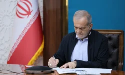 رئیس‌جمهور حکم انتصاب «مهرداد اخلاقی» به عنوان وزیر دفاع را صادر کرد